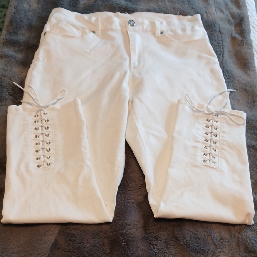DG2 by Diane Gilman White Ankle Tie Stretch Jeans